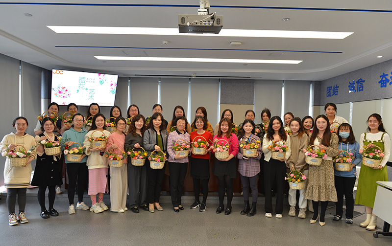 巾幗展風(fēng)采   花開“半邊天” --公司組織開展 “三八”婦女節(jié)插花DIY藝術(shù)活動(dòng)